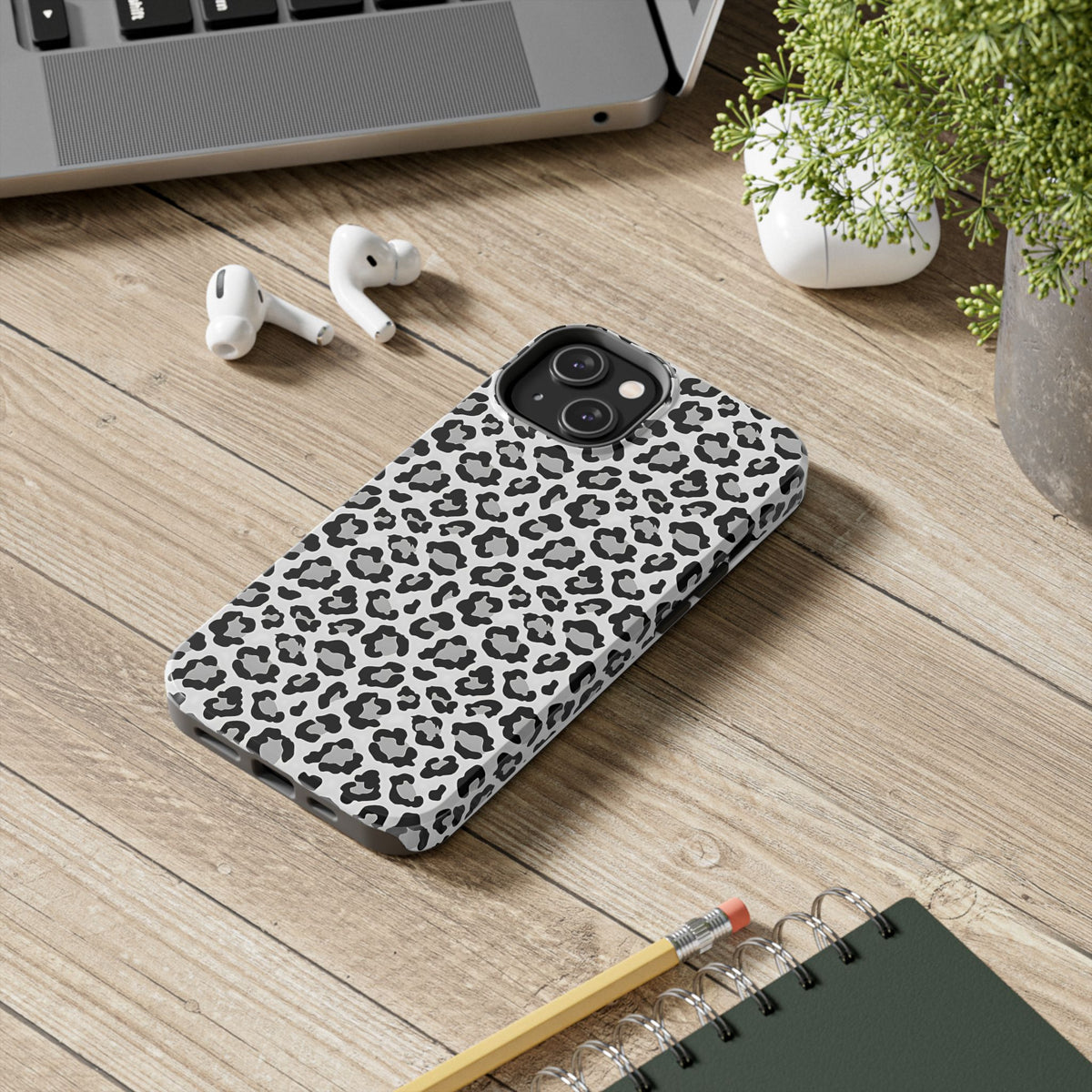 Monochrome Leopard Print iPhone 14 Series